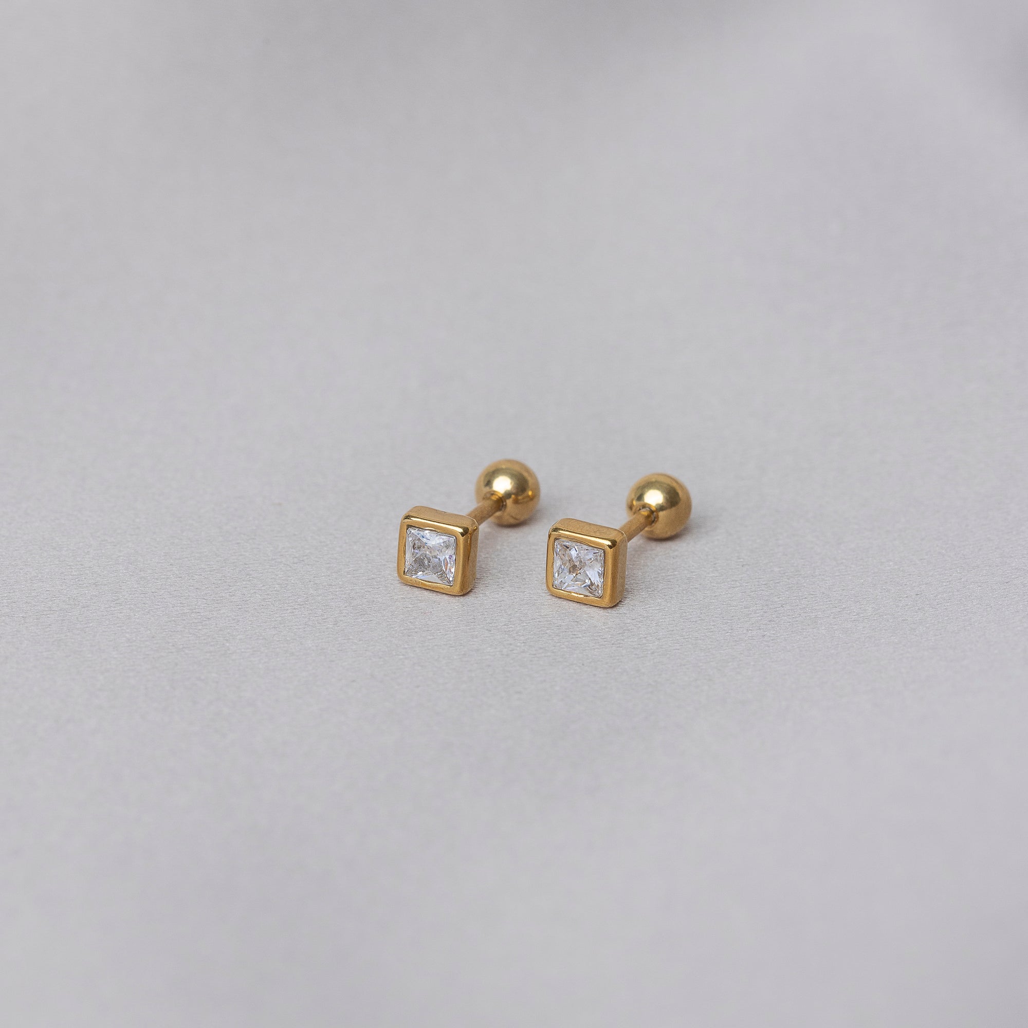 boucles d'oreilles chanel logo cc strass a86504 boucles d'oreilles chanel logo cc strass a86504
